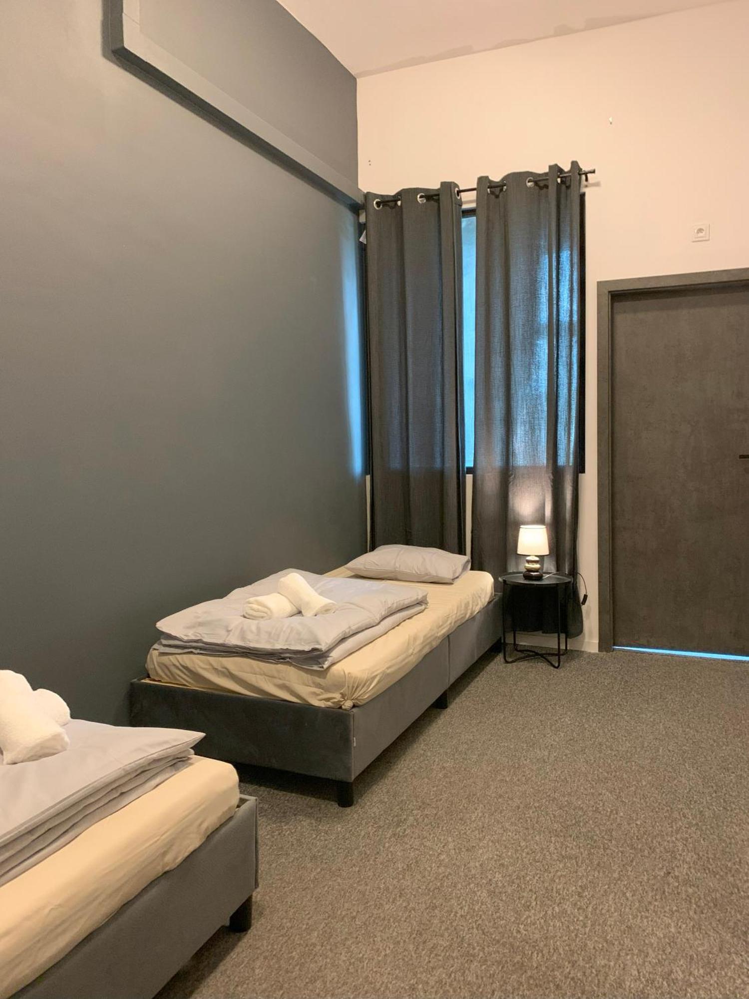 Hostel St48 *